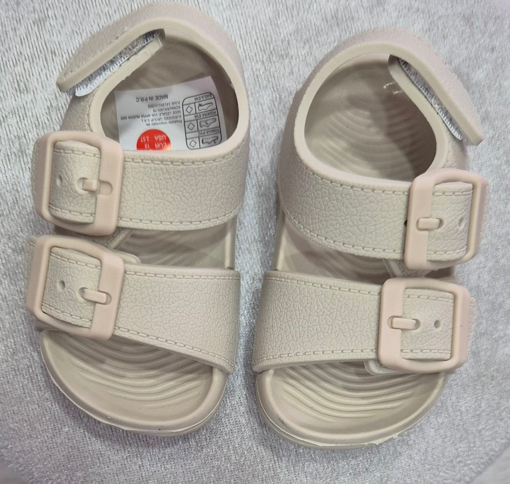 Ciabatte in gomma con strappetto sul retro