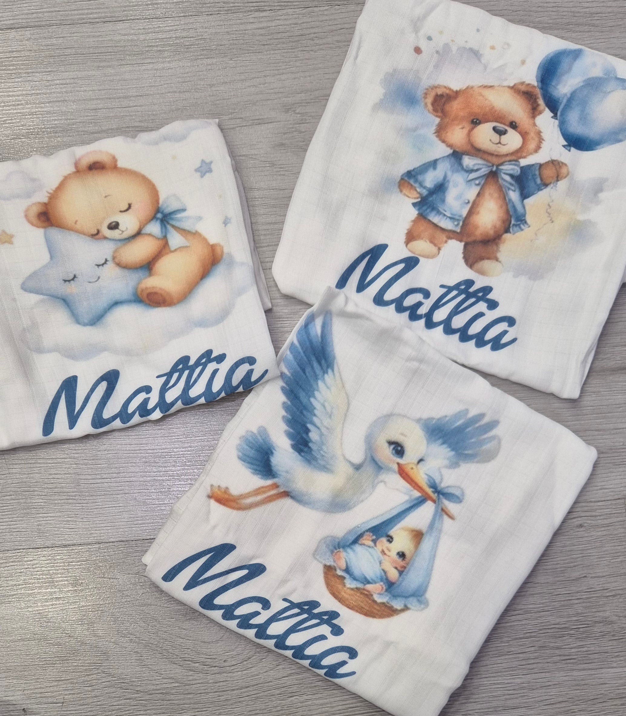 SET NASCITA - CUSCINO ALLATTAMENTO OERSONALIZZATO E TRIS DI PANNETTI DI GARZA